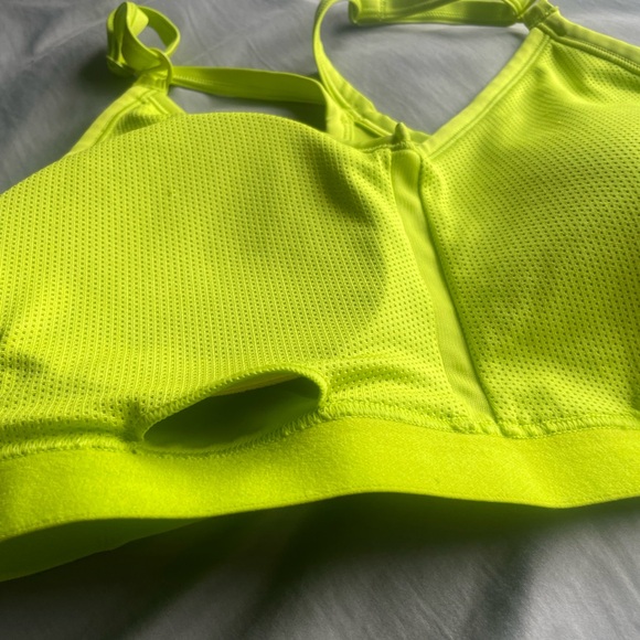Nike Women’s DRI-FIT Indy Sports Bra in Atomic Green Size: Large - Picture 5 of 9